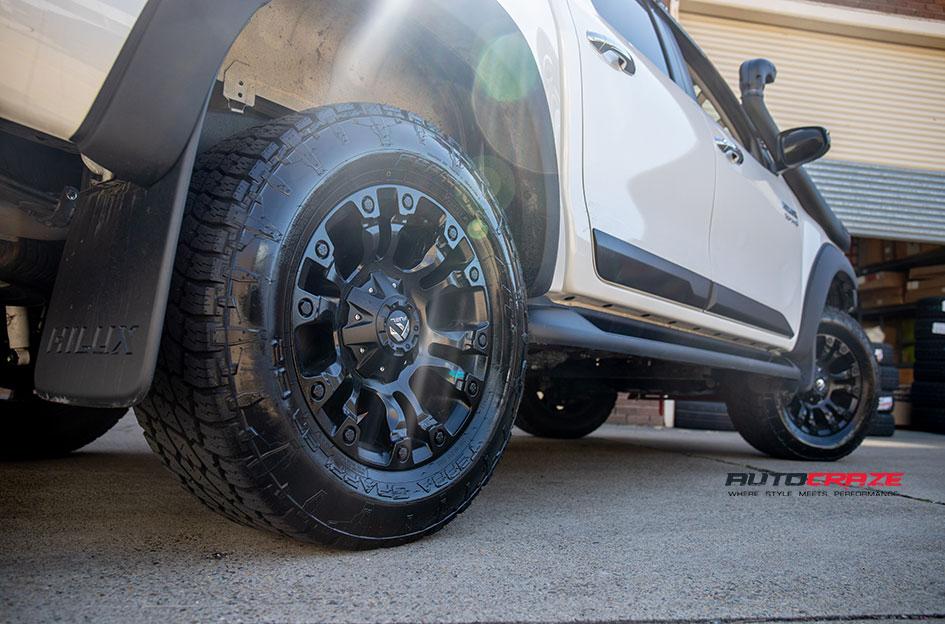TOYOTA HILUX N80 4WD VAPOR MATTE BLACK